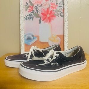 Vans Eras sneakers Boys. 5. Girls 6.5 Navy. Kid or teen